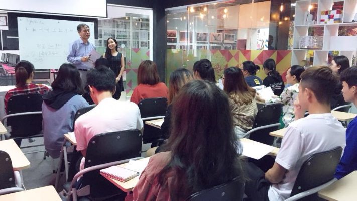 uniker-duoc-hoc-them-ngoai-ngu-tai-truong-1522310830