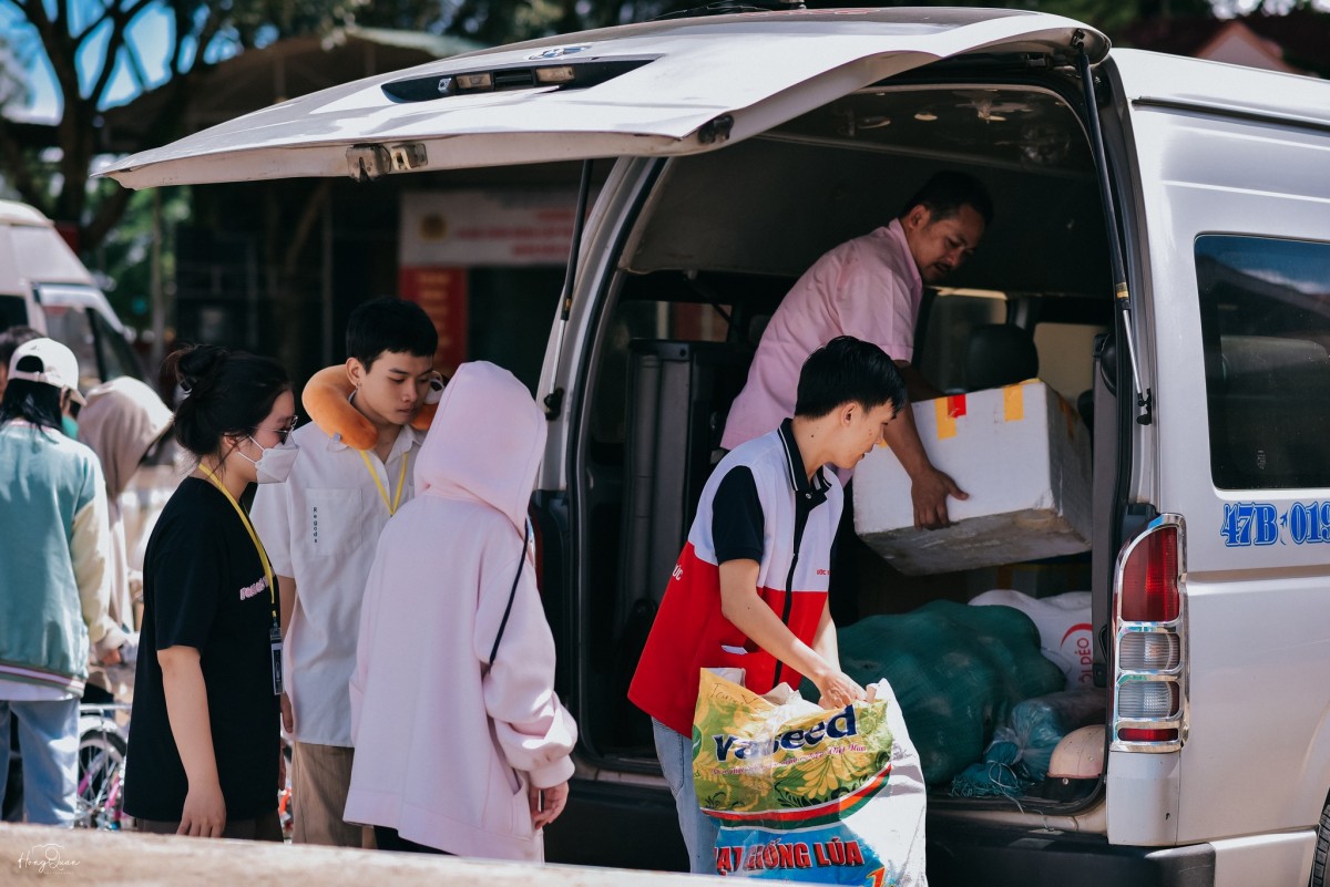 Lê Nga - Cô gái nhỏ "vận chuyển" yêu thương
